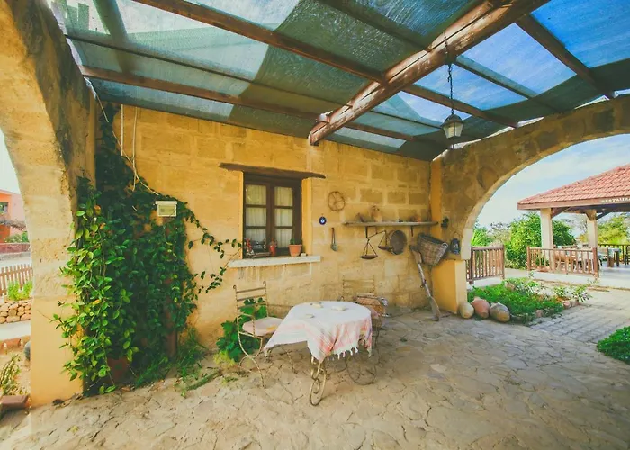 Castle Karpasia An Authentic ゲストハウス