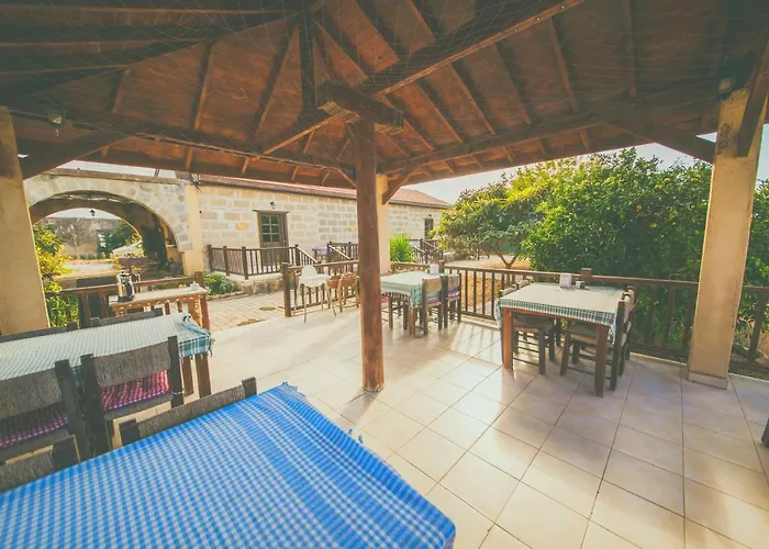 Castle Karpasia An Authentic ゲストハウス